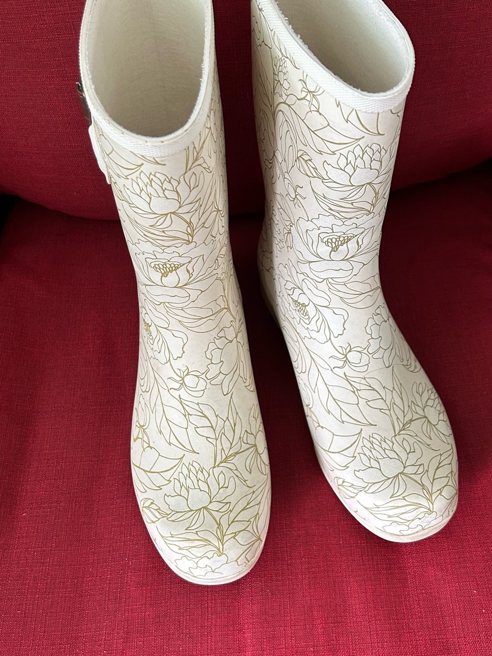 Women’s Chooka Cream Floral Waterproof Winter Boots size 11